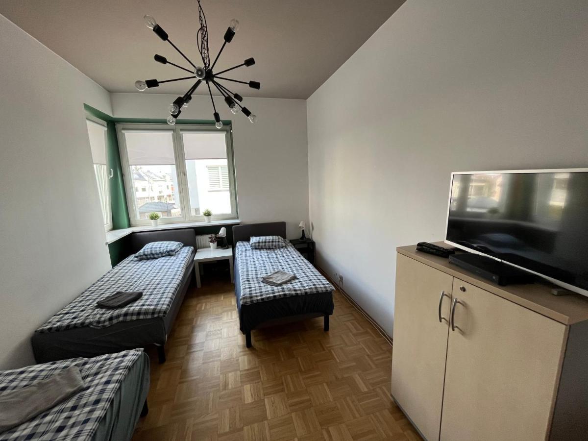 Pokoje Nowoursynowska Hostel Warsaw Exterior photo